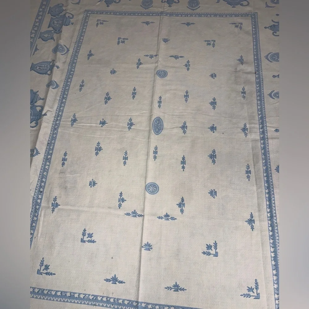 unbranded this tablecloth
